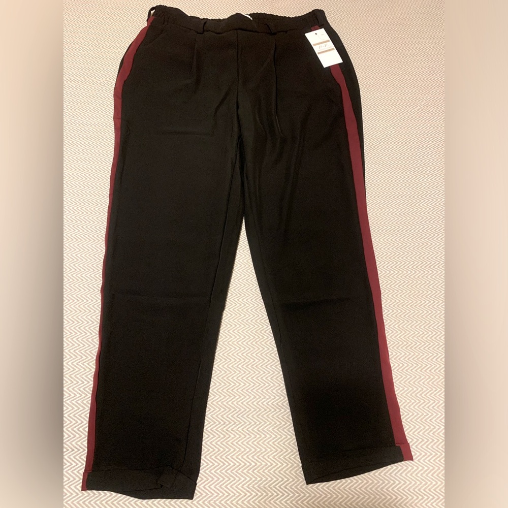 Harmony & Havoc black pants with maroon side stripe. Cuffed bottom. Pull on. 14.